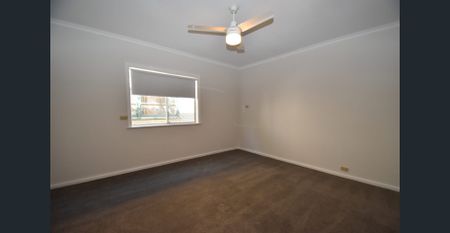 Great Location - Four Bedroom House - Photo 5