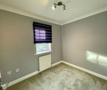 4 bedroom Detached House to let - Photo 2