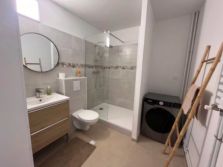 Location Appartement 5 pièces 92m² TOULON 83000 - Photo 5