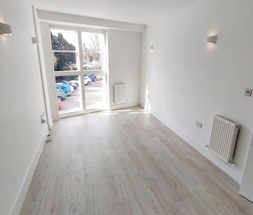 Station Parade, Letchworth Garden City - Photo 3