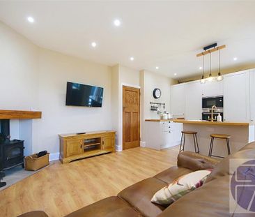 2 bedroom semi-detached bungalow to rent - Photo 3