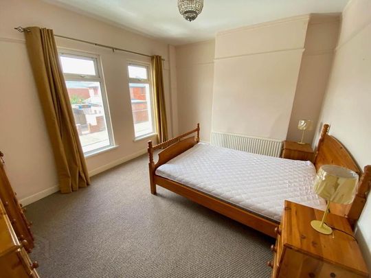 208 Donegall Avenue, Belfast, BT12 6LY - Photo 1