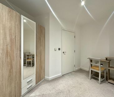 1 Bed Flat, Hale Point, IG1 - Photo 3