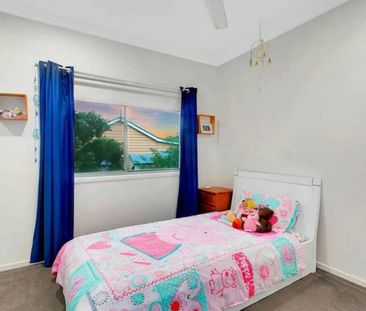 Modern Family Home - Photo 6