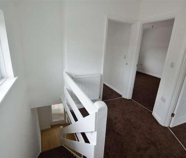 Third Crescent, Slough, SL1 - Photo 5