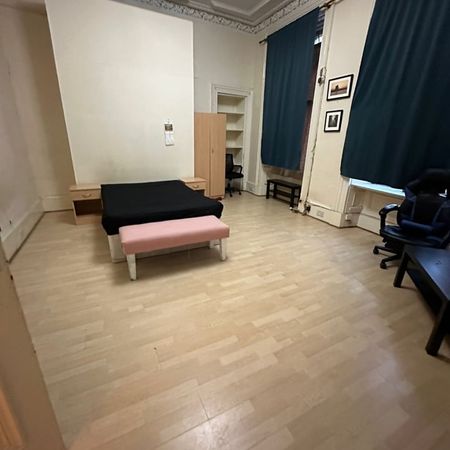 Room in a Shared Flat, Berkeley Street, G3 - Photo 3