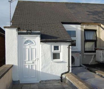 Addlestone, KT15 - Photo 5