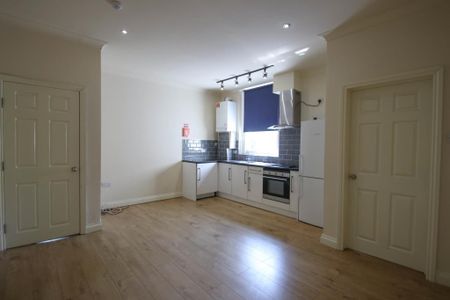 3 bedroom apartment to rent - Photo 4