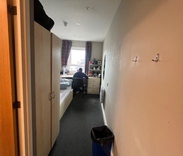 Room in a Shared Flat, Far Gosford Street, CV1 - Photo 3