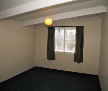 Handy 1 bedroom town apartment - Photo 2