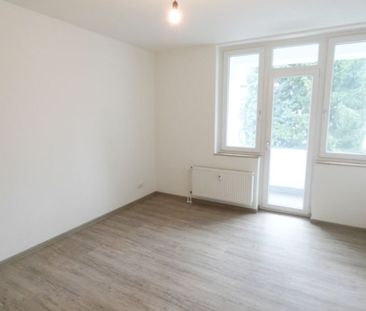 ** Modernisierte 2-Zi-Wohnung mit Wohnküche und Loggia in beliebter... - Photo 6