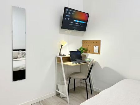 Calle de San Bernardo, Madrid, Community of Madrid 28015 - Foto 2