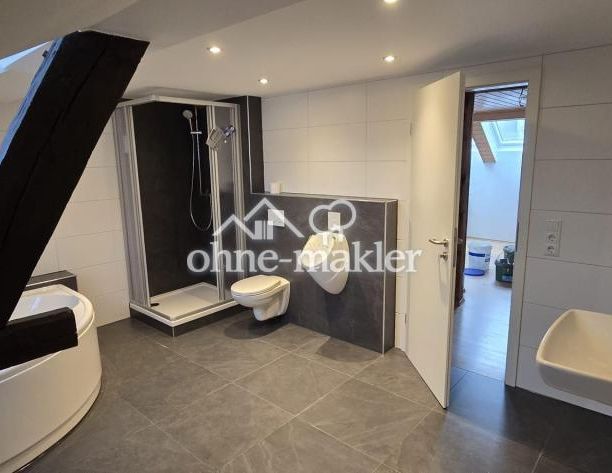 NEU sanierte 3-Raum Wohnung mit neuer Einbauküche im Stadtzentrum von Treuen - Photo 1