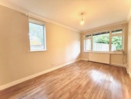 4 bedroom end of terrace house to rent - Photo 4