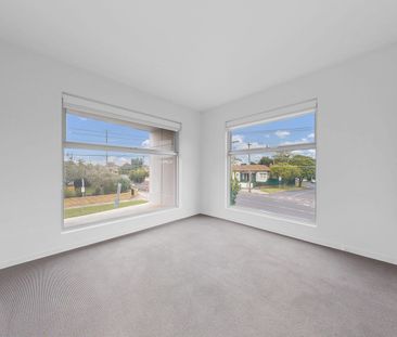 2 bedroom first floor apartment - Photo 2