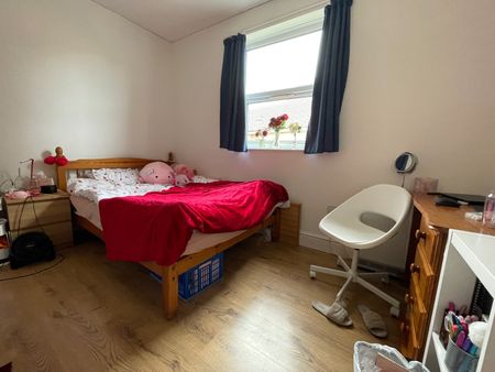 3 Bed Flat, Tennyson Road, SO17 - Photo 3