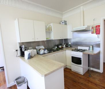 Convenient location - Close to University - Photo 2