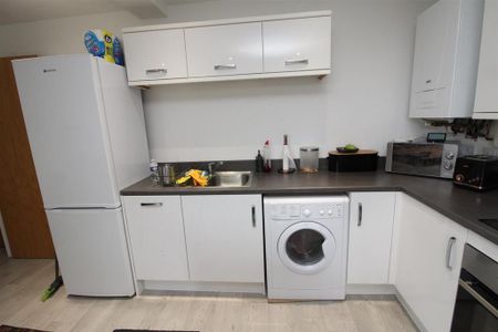 2 bedroom flat to rent - Photo 5