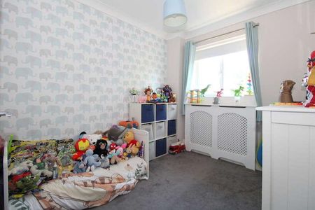 Westland Close, Stanwell, TW19 - Photo 3