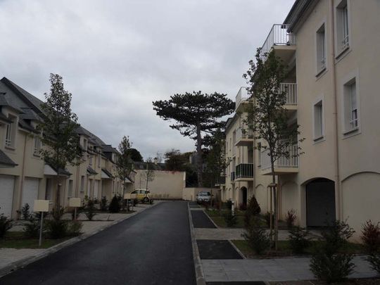 Résidence Phèdre, maison de type F4 avec entrée avec placard, séjour, cuisine. Al'étage : 3 chambres, ... - Photo 1