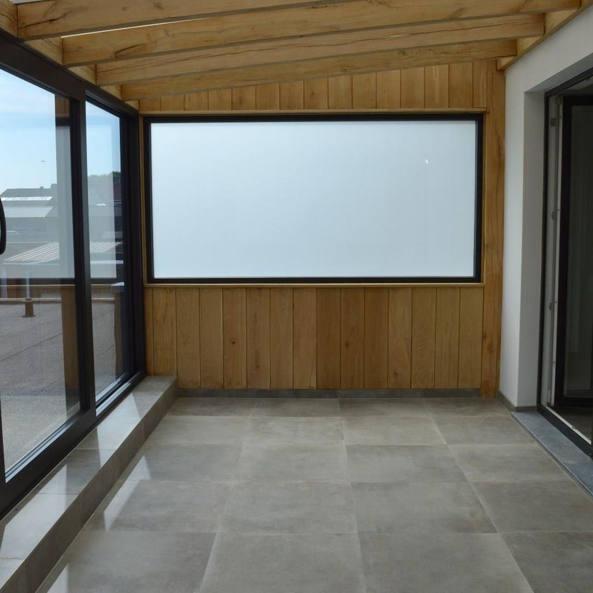 Schitterend vernieuwd duplexappartement te Harelbeke met vlotte bereikbaarheid - Foto 1