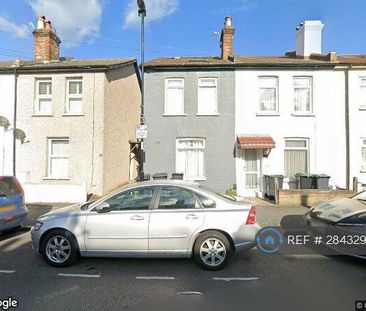 1 bedroom in a house share to rent - Photo 4