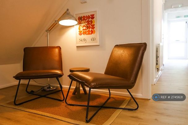 1 bedroom in a house share to rent - Photo 1