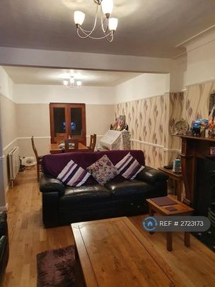 4 bedroom terraced house to rent - Photo 1