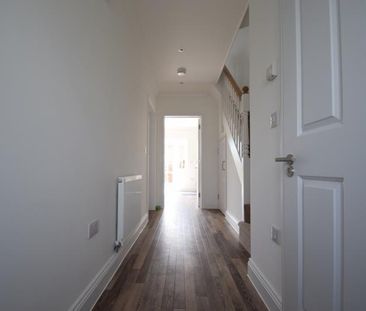 4 bedroom semi-detached house to rent - Photo 1