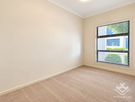 4 BEDROOM TOWNHOUSE IN THE HEART OF CARINDALE - Photo 4