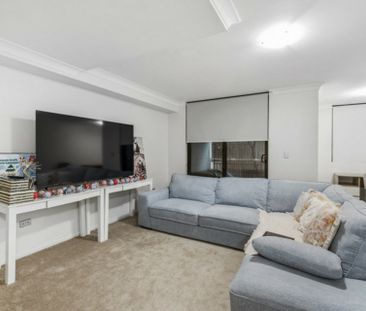 Ground Level 1 Bedroom Apartment, Furnished in Prime Location!!! - Photo 6