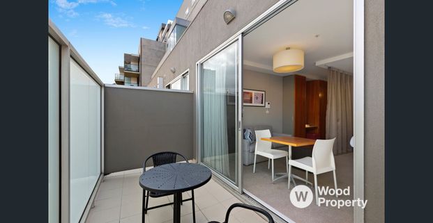 Stylish Furnished Studio with Balcony in the Heart of St Kilda - Photo 1