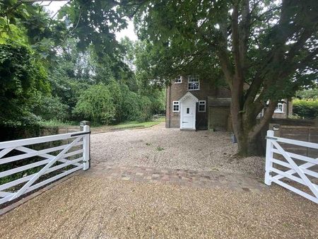 Watling Street, Elstree, WD6 - Photo 2