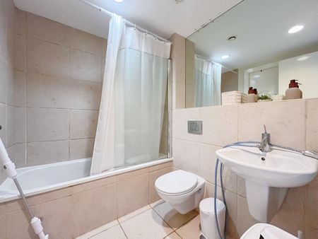 2 bedroom Flat To Let - Photo 5