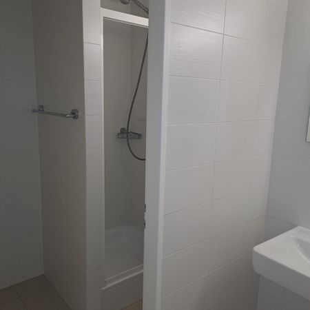 Chambre meublée au coeur de la vieille-ville avec local indépendant - Photo 3