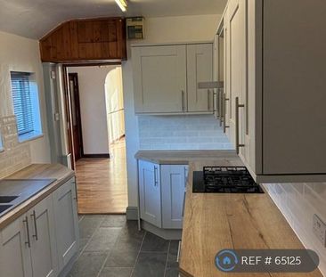 3 bedroom semi-detached house to rent - Photo 6