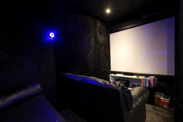 8 bedroom house to rent - Photo 1