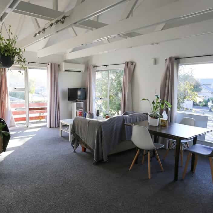 FOUR BEDROOM STUDENT ACCOMMODATION! - Photo 1