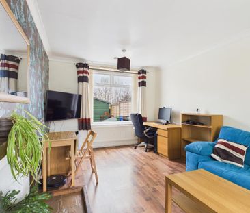 2 bedroom end of terrace house to rent - Photo 2