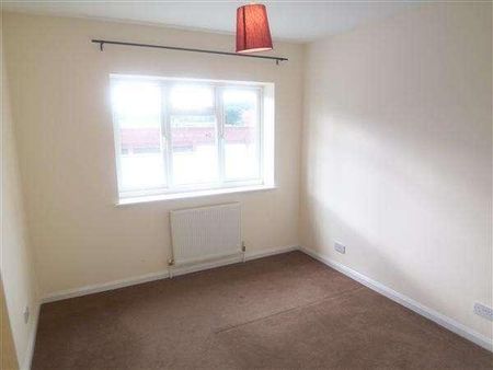 High Road, Loughton, IG10 - Photo 2