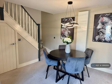 3 bedroom semi-detached house to rent - Photo 5