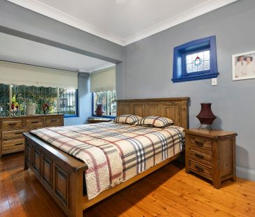 Charming full brick family oasis with two street access - Bordering... - Photo 5