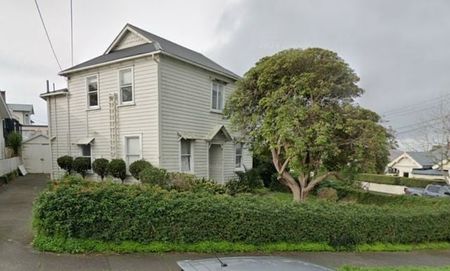 Spacious 5-Bedroom, Double Grammar Zone - Photo 4