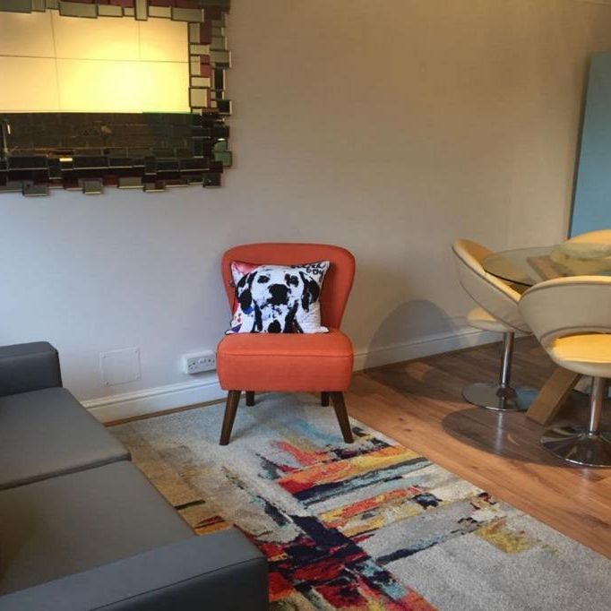 1 bedroom in a flat share to rent - Photo 1