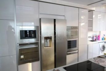 Aventino-S.Saba: Brand new 3 Bedroom, 3 bath, spacious triple living-dining room, modern kitchen, large balconies. Air conditioning, alarm, lots of natural light, located on quiet tree lined street walking distance to all services, metro, FAO. Ref 2057