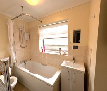 2 bedroom bungalow to rent - Photo 2