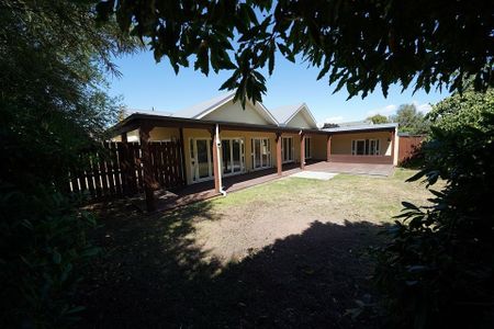 Large lake view home with sleep out. - Photo 2