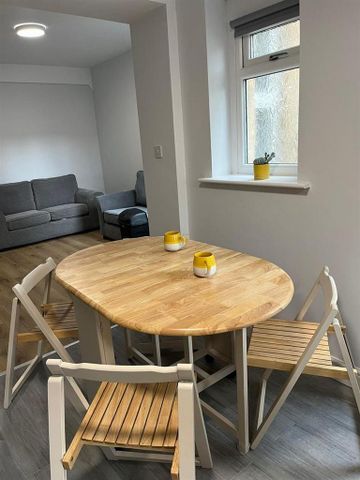 5 bedroom private hall to rent - Photo 2