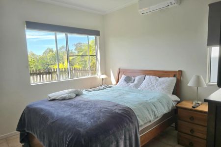 Great Location...Spacious Fully Furnished Townhouse! - Photo 4