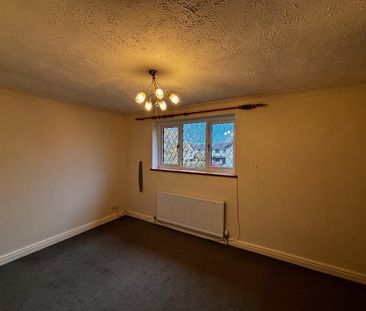 4 bedroom detached house to rent - Photo 2